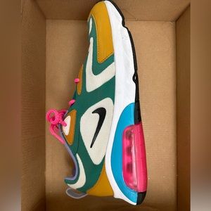 Nike Air Max 200 Women’s mystic green/white gold suede size 9